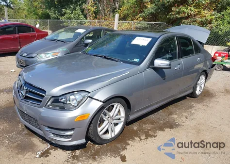 2014 Mercedes-Benz C 300 Sport 4Matic z USA, uszkodzony, nr VIN WDDGF8AB5ER315087